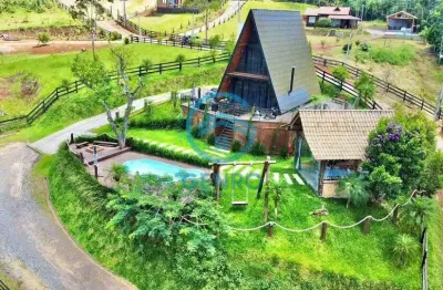 Chácara em meio a natureza com lindo chalé, piscina e terreno de 2.500m² à venda em canelinha/sc