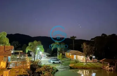 Sitio encantador em meio a natureza com piscina e terreno de 16.000m² ( 1.6 hectares ) à venda em águas mornas/sc
