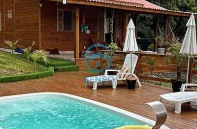 Chalé mobiliado na serra catarinense com piscina e terreno de 2.000m² à venda em alfredo wagner/sc