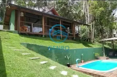 Chalé em meio a natureza com piscina e terreno de 630m² à venda em santo amaro da imperatriz/sc