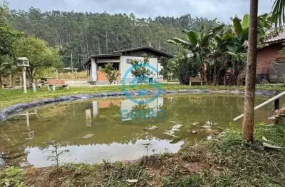 Chácara em meio a natureza com riacho, lagoa e terreno de 1.000m² à venda em tijucas/sc