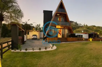 Chalé mobiliado com piscina aquecida, lagoa e terreno de 1.890m² à venda em canelinha/sc