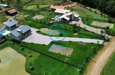 Chácara em meio a natureza com lagoa, piscina e terreno de 2.100m² à venda em canelinha/sc
