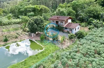Sítio em meio a natureza com cachoeira, lagoa e terreno de 10.600m² à venda em são joão batista/sc