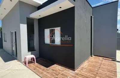 Casa à venda em mogi guaçu com três dormitórios, suíte, ambientes integrados, garagem e financiamento disponível