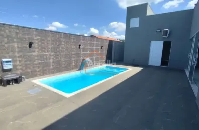 Casa à venda com 3 dormitórios sendo 2 suítes, piscina, garagem coberta, cozinha integrada, construção nova, aceita financiamento