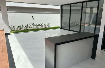 Casa alto padrão, 3 suítes plenas, aquecimento solar