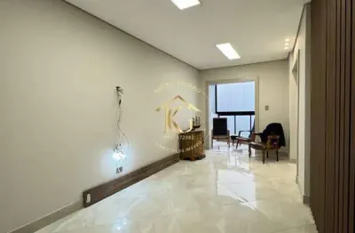 Apartamento semimobiliado de 2 quartos e 2 suítes no canto do forte.