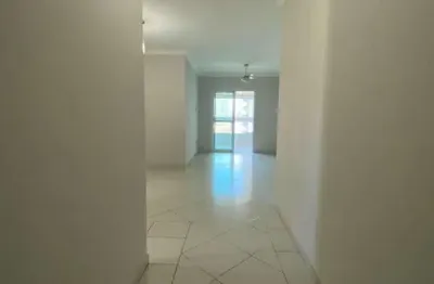 Apartamento semimobiliado de 2 quartos e varanda gourmet em praia grande