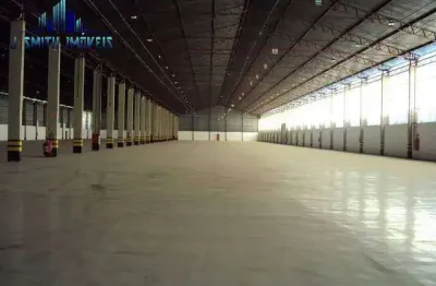 Galpão 10.000m², terreno 15.000m², 12 docas, piso em epoxi, na castelo.