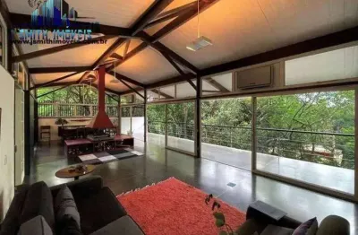 Cond. dos arquitetos na granja viana - contemporânea e despojada! única!
