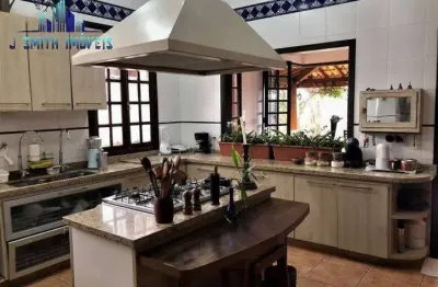 Casa clássica e maravilhosa! 3 suítes, linda vista e casa hóspedes!