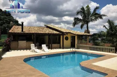Linda casa contemporânea, em final de rua com vista para o verde