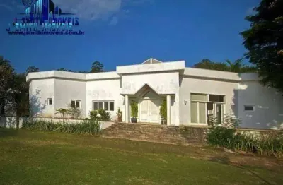 Casa clássica, at 3.500 m² ! 5 sts, piscina, salão! p/ reformar