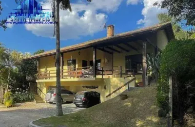 Casa bucólica, semi-térrea, 4 dorms, 1 suíte, piscina, lareira. show!!