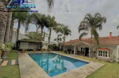 Casa estilo campestre, em condomínio alto padrão em cotia.