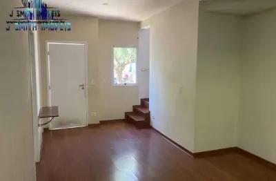 Casa linda em condomínio clube. 3 dorms. pronta para morar com armários.