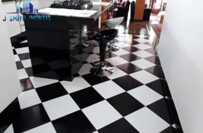 Casa nobre, 191m², ótimos acabamentos, em condomínio fechado, rodoanel.