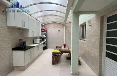 Casa linda, ótimo acabamento. ármários top. condomínio com lazer de clube.