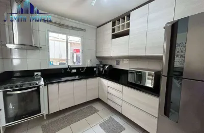 Casa linda, ótimo acabamento. ármários top. condomínio com lazer de clube.