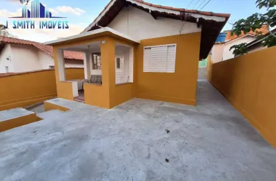 Casa no centro de cotia. ótima localização. terreno 300m². edícula .