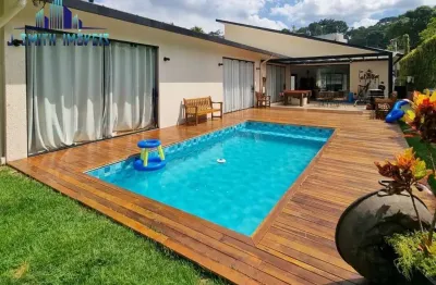 Casa nova, térrea c/ piscina, miolo da granja viana em rua fechada!