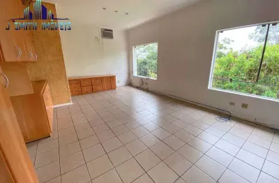 Sala comercial c/ 40m² no miolo da granja viana, ao lado do retorno km 22,5