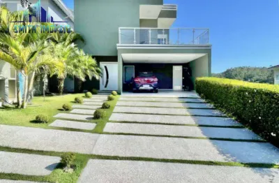 Casa linda, 335m², 3 suítes, 4 vagas, fotovoltaico, piscina aquecida.