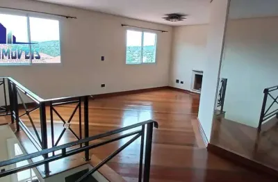 Casa 3 suítes, quintal com churrasqueira. condomínio clube.