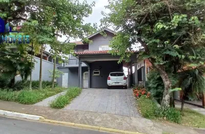 Casa 3 suítes, quintal com churrasqueira. condomínio clube.