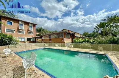 Linda casa chácara com 5 suítes, 3 lareiras, gourmet, piscina, hóspedes!