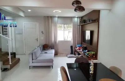 Casa moderna, repleta de  armários planejados. quintal grande, 2 vagas