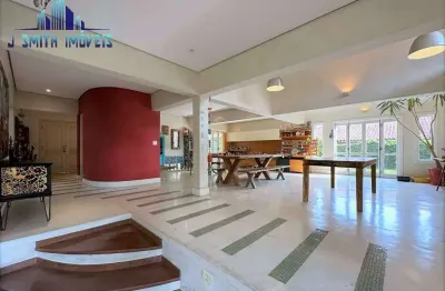 Casa térrea. condomínio fechado. integrada, 3 suítes, home office, edícula!