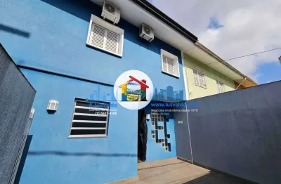 Belo sobrado com 3 dormitórios, escritório, 2 vagas em condomínio fechado no planalto