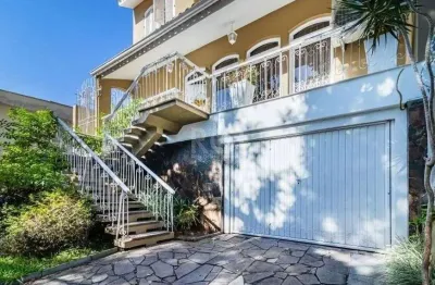 Excelente casa de 264m² com 4 dormitórios no bairro menino deus