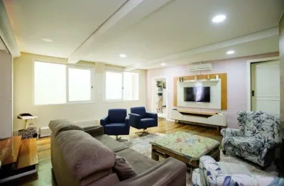 Excelente casa de 235m² com 4 dormitórios e 3 vagas no bairro azenha.