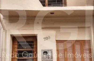 Casa com 2 quartos à venda na Rua Dezessete de Junho, 700, Menino Deus, Porto Alegre
