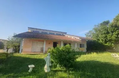 Casa em porto alegre, no bairro vila nova, com 3 dormitório(s), e 3 banheiros, à venda.