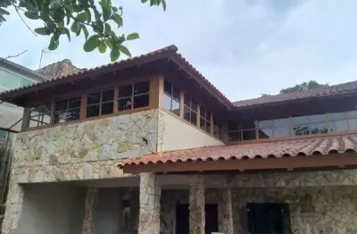 Casa em porto alegre, no bairro vila nova, com 4 dormitório(s), e 4 banheiros, à venda.