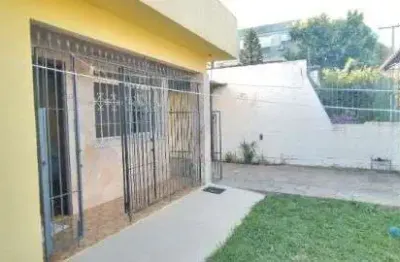 Casa em porto alegre, no bairro vila nova, com 2 dormitório(s), e 2 banheiros, à venda.