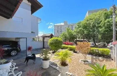 Casa com 4 quartos à venda na Rua Afonso Arinos, 625, Camaquã, Porto Alegre