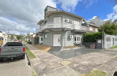 Casa com 3 quartos à venda na Rua Ivo Walter Kern, 300, Hípica, Porto Alegre