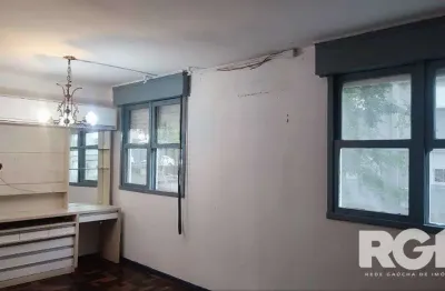 Apartamento terreo locado reformado, 3 dormitórios, sarandi