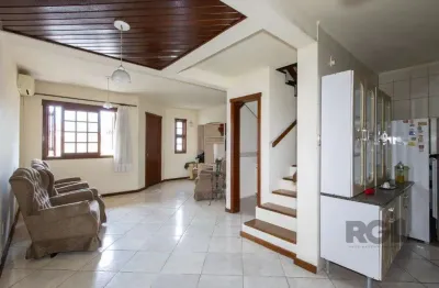 Casa em condomínio na zona sul, no bairro hípica, com 2 dormitórios, living para dois ambientes, cozinha mobiliada, lavabo