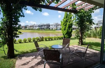 Oportunidade única! casa em condomínio à beira do lago com 4 suítes, sendo uma térrea e uma suíte master espetacular!