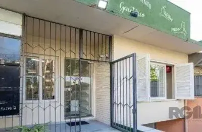 Casa no bairro petrópolis de 3 dormitórios e 2 vagas