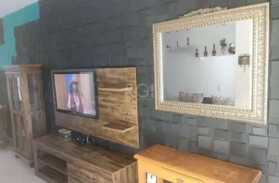 Casa com 2 quartos, 2 vagas de garagem, no bairro aberta dos morros, porto alegre/rs