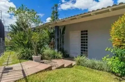 Casa com 3 quartos à venda na Rua Carlos Huber, 91, Três Figueiras, Porto Alegre