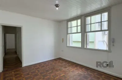 Apartamento 2 dormitórios amplo no centro histórico