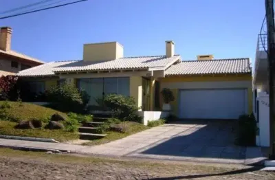 Casa para venda - 216m², 3 dormitórios, sendo 1 suites, 2 vagas - centro